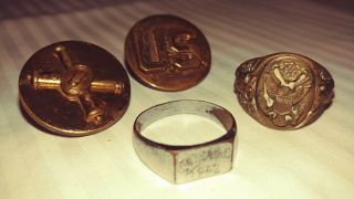 Military 2 Rings: Russland 1942 & Us Eagle & 2 Pins: Ww Ii U.  S.  & Crossed - Canons