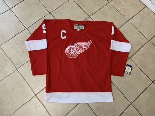 Vintage NHL Detroit Red Wings Gordie Howe Hockey Jersey Red 2