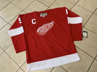 Vintage NHL Detroit Red Wings Gordie Howe Hockey Jersey Red 3