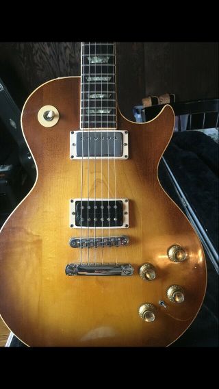 1976 Gibson Les Paul Deluxe.
