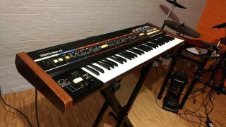Roland Juno - 60 Keyboard Synthesizer - Vintage 2
