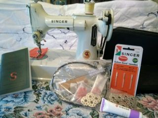 Vintage Singer Feather Weight White 1964 221k Sewing Machine,  Made In Gb