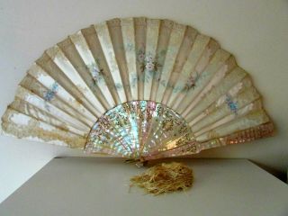 Antique Mother Of Pearl Sticks Carved Hand Painted Silk & Lace Hand Fan Eventail