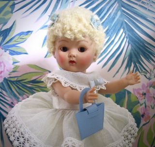 GORGROUS VINTAGE CARACUL WIGGED STRUNG GINNY DOLL 