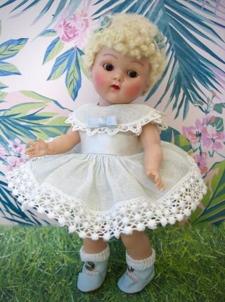 GORGROUS VINTAGE CARACUL WIGGED STRUNG GINNY DOLL 