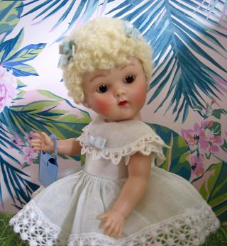 GORGROUS VINTAGE CARACUL WIGGED STRUNG GINNY DOLL 