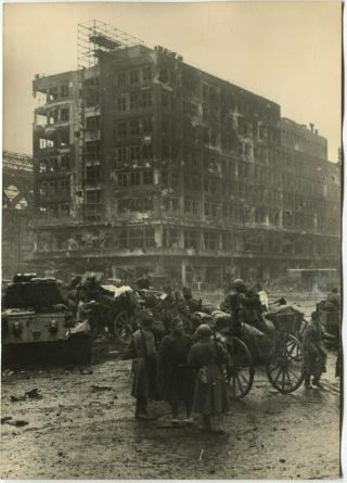 Wwii Large Size Press Photo: Russian Troops In Occupied Berlin
