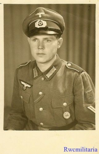 Port.  Photo: Rare Studio Pic Wehrmacht Obergefreiter W/ Krim Shield Award; 1944