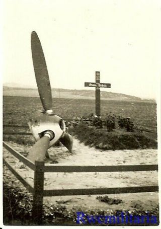 Rare Grave Of Kia Luftwaffe Fighter Pilot W/ Me - 109 Fighter Plane Prop