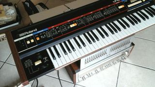 Roland Juno - 60 Keyboard Synthesiser 61 Key Polyphonic Vintage Synthesizer.  Xlnt