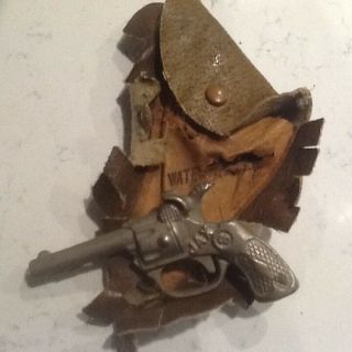 vintage toy metal pistol and holster,  I believe it ' s a cap pistol,  1940/1950 iss 6