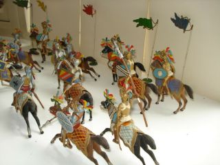 VINTAGE LEAD SOLDIERS/KNIGHTS and HORSES,  FULL ARMY 12 HORSES AND RIDERS.  FLAGS. 12