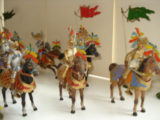 VINTAGE LEAD SOLDIERS/KNIGHTS and HORSES,  FULL ARMY 12 HORSES AND RIDERS.  FLAGS. 5
