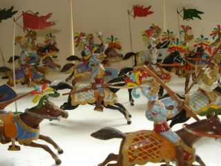 VINTAGE LEAD SOLDIERS/KNIGHTS and HORSES,  FULL ARMY 12 HORSES AND RIDERS.  FLAGS. 7