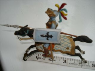 VINTAGE LEAD SOLDIERS/KNIGHTS and HORSES,  FULL ARMY 12 HORSES AND RIDERS.  FLAGS. 8