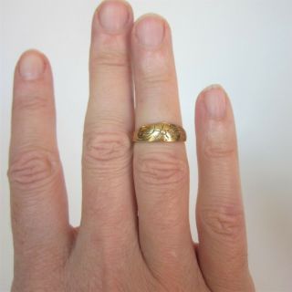 Vintage 14K Solid Gold Floral Etched Band Ring Pinkie Size 4.  75 2.  9g 5