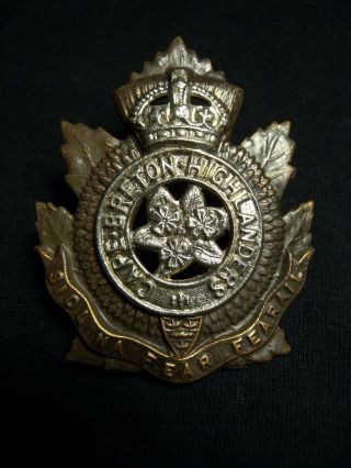 Cape Breton Highlanders Ww Ii Cap Badge M.  137 Bronze & White Metal Canada