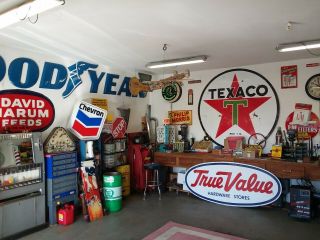 Texaco Sign,  Rare 1957,  Large 6 ' Round with Character 8