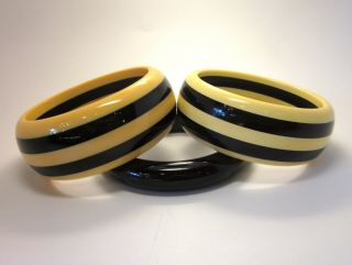 Vintage 1940s - 50s Set of 3 Stackable Cream and Black Striped Bakelite Bangles 7