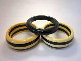 Vintage 1940s - 50s Set of 3 Stackable Cream and Black Striped Bakelite Bangles 9