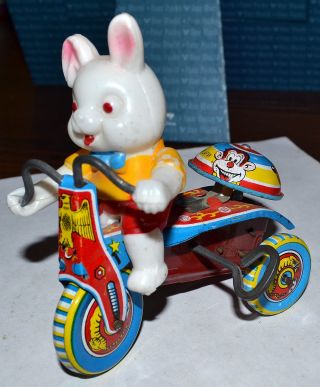 VTG TIN TOY WIND UP BLOW MOLD EASTER BUNNY RABBIT RIDING BIKE BELL RINGS, 5
