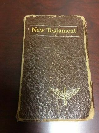 Wwii Us Army Air Corps Issued Pocket Bible " Winged Prop " Insignia On Front