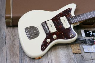 Fender American Vintage Jazzmaster ’62 Reissue Olympic White,  OHSC 2