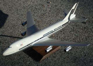 Vintage 1/100 PacMin Universal Airlines Boeing 747 - 100 Marketing Model Aircraft 3