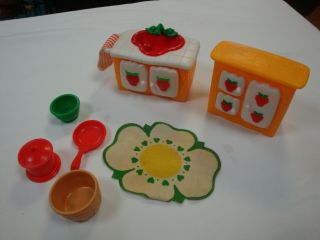 27 Piece Strawberry Short Cake Doll House Furniture 1983 4