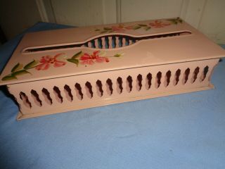 VINTAGE METAL PINK TOLE PAINTED FLORAL TISSUE BOX HOLDER - WALL MOUNT SHABBY CHIC 3
