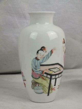 FINELY PAINTED CHINESE PORCELAIN YONGCHENG MARK FAMILLE ROSE FIGURES VASE 2