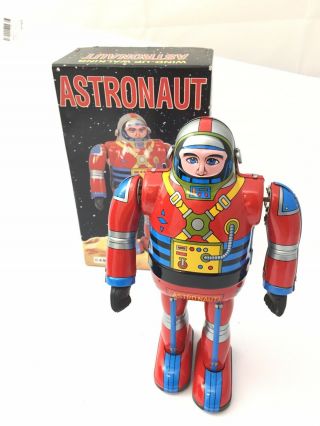 Osaka Tin Toy Wind Up Walking Astronaut Wind Up Japan