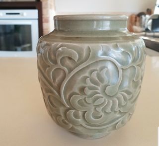 Antique/vintage Chinese porcelain vase/pot 3
