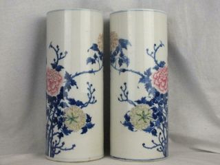FINE PAIR ANTIQUE CHINESE QIANLONG MARK BLUE & WHITE FAMILLE ROSE SLEEVE VASES 4