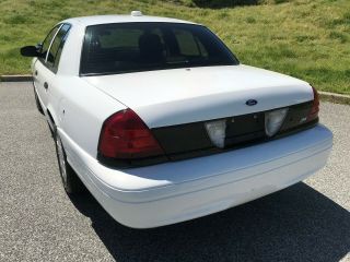 2011 Ford Crown Victoria LX 11