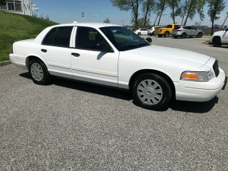 2011 Ford Crown Victoria LX 2