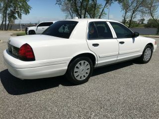 2011 Ford Crown Victoria LX 4