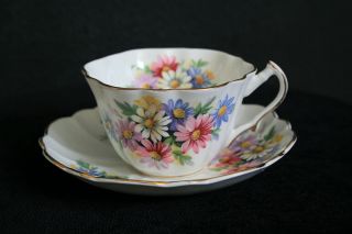 Victoria C & E Bone China Cup And Saucer Daisies England Crazing In Glaze