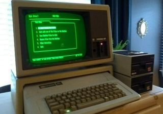 Apple 2e Vintage Computer W/ Monitor 3,  Two Disk Drives And Assorted Software
