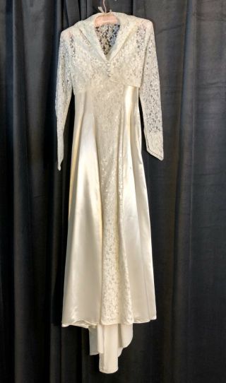 Vintage 1940s Ivory Satin Wedding Gown w/ Bolero & Long Veil Sz 2/4 6