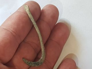 EXTREMELY RARE LARGE ANCIENT ROMAN BRONZE FISH HOOK 2500 - 1500 BC 4.  0 GR.  55 MM 3