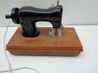 Vintage 1975 Holly Hobbie Sewing Machine. 3