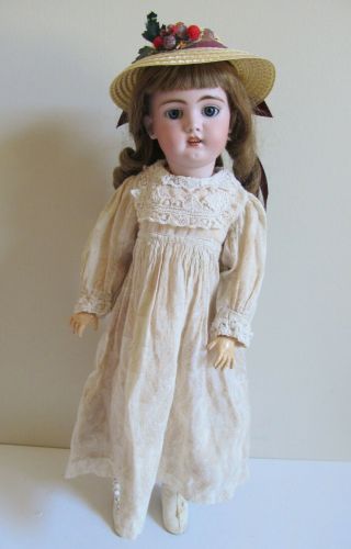 Minty Simon & Halbig DEP 1079 Doll,  French HH Wig,  23 