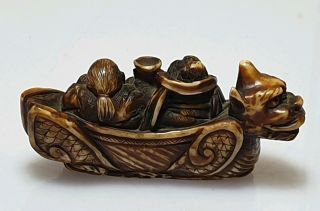 A Fine Edo Period Netsuke Of A Dragon Boat with Two Figures. 3