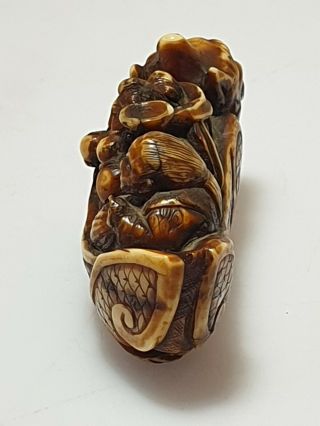 A Fine Edo Period Netsuke Of A Dragon Boat with Two Figures. 4
