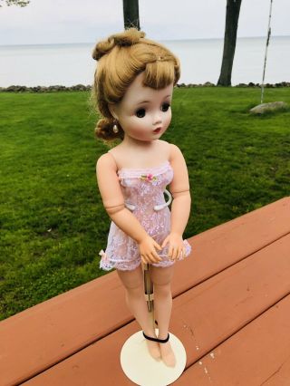 Madame Alexander Vintage Cissy Doll - Gorgeous 3