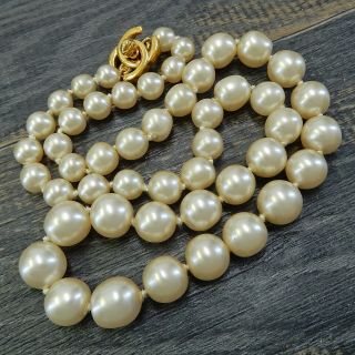 CHANEL Gold Plated CC Logos Imitation Pearl Vintage Necklace 4608a Rise - on 5