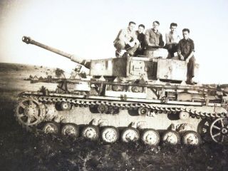 Ww2 Photo,  Us Troops On A Captured German Mk Iv.