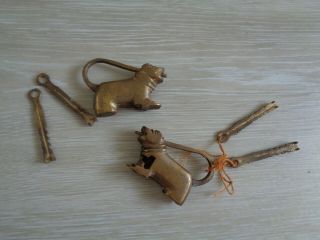 Two Vintage Dog Or Lion Brass Lock With 2 Keys Collectible Nepal Asian Cabinet