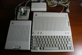 Vintage Apple Iic Computer And Accessories A2s4000 A2m4050 Kc3